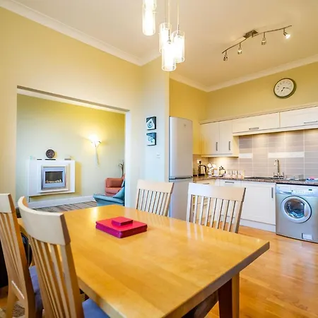 43 County House Apartment